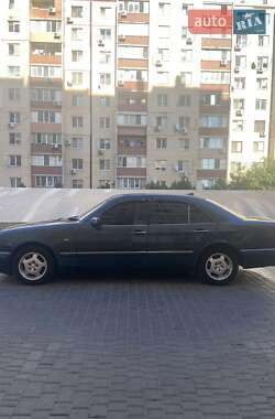 Седан Mercedes-Benz E-Class 1999 в 
