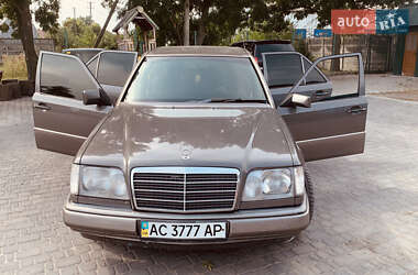 Седан Mercedes-Benz E-Class 1994 в Чернівцях