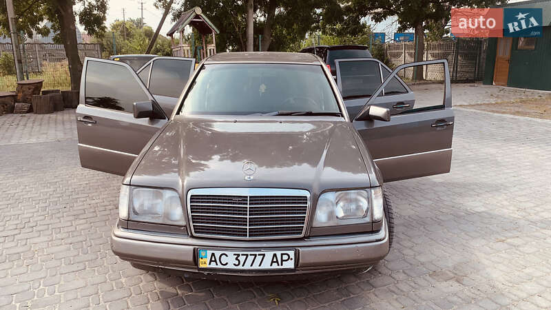 Mercedes-Benz E-Class 1994