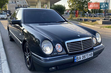 Седан Mercedes-Benz E-Class 1995 в 