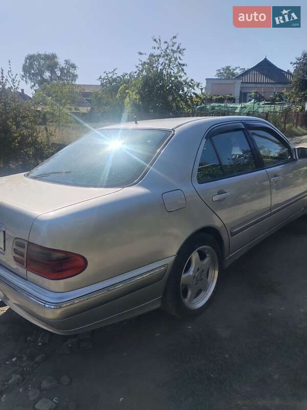Седан Mercedes-Benz E-Class 2001 в Первомайську