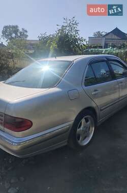 Седан Mercedes-Benz E-Class 2001 в 