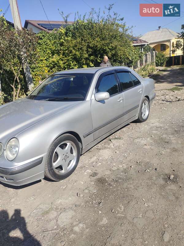 Седан Mercedes-Benz E-Class 2001 в Первомайську