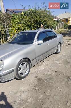 Седан Mercedes-Benz E-Class 2001 в 