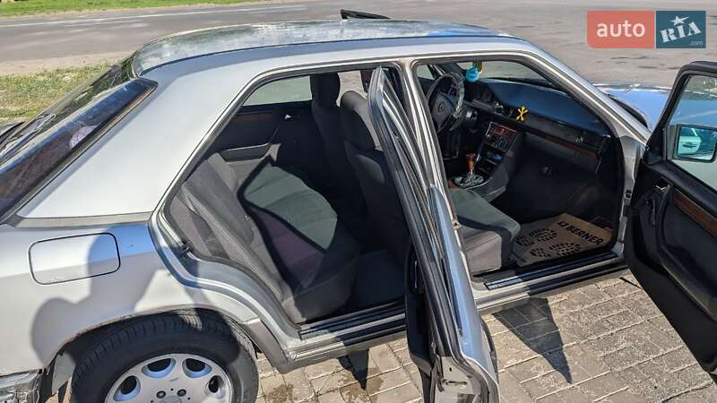 Седан Mercedes-Benz E-Class 1995 в Харькове