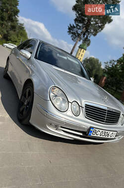 Седан Mercedes-Benz E-Class 2004 в Львові