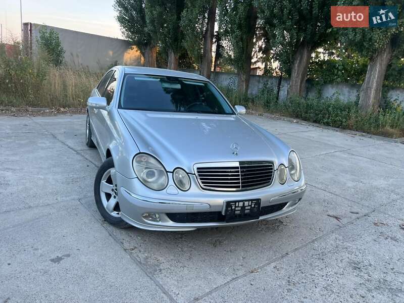Седан Mercedes-Benz E-Class 2002 в 