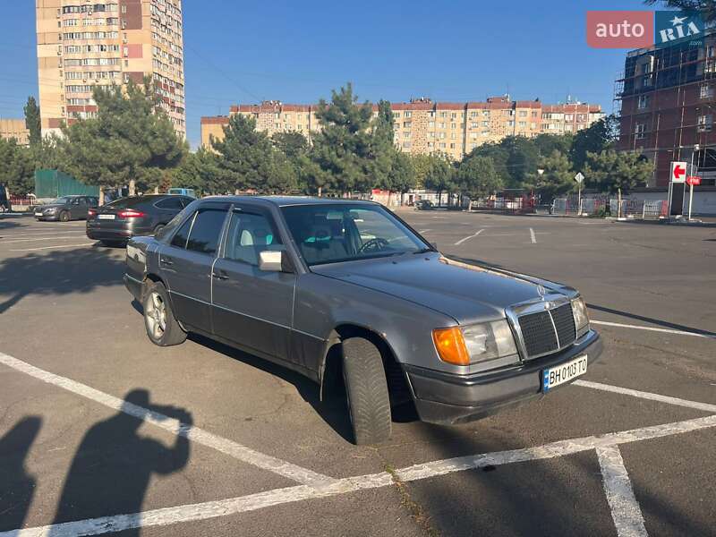 Mercedes-Benz E-Class 1992