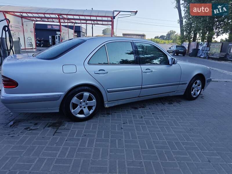 Седан Mercedes-Benz E-Class 2000 в Прилуках
