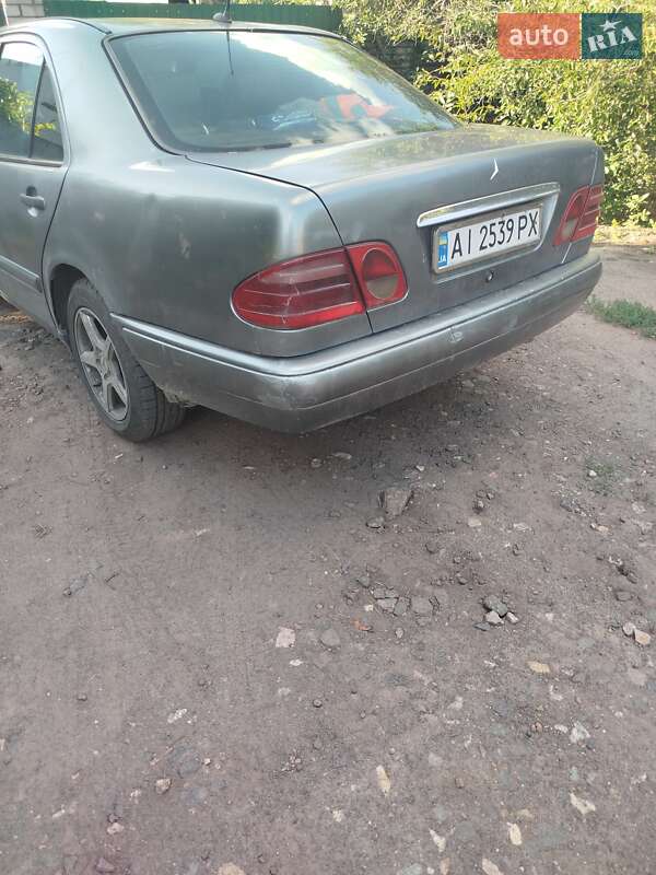 Седан Mercedes-Benz E-Class 1999 в Смеле