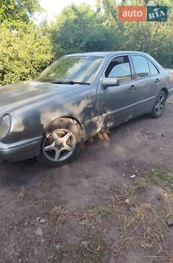 Седан Mercedes-Benz E-Class 1999 в Смілі
