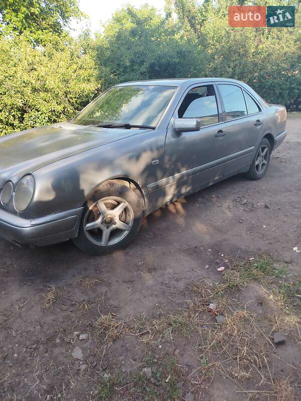 Седан Mercedes-Benz E-Class 1999 в Смеле