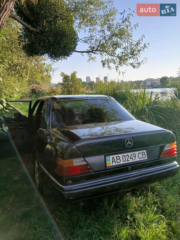 Седан Mercedes-Benz E-Class 1993 в Виннице