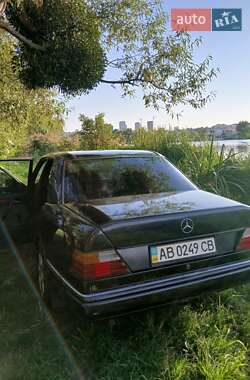 Седан Mercedes-Benz E-Class 1993 в 
