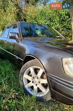 Седан Mercedes-Benz E-Class 1993 в 