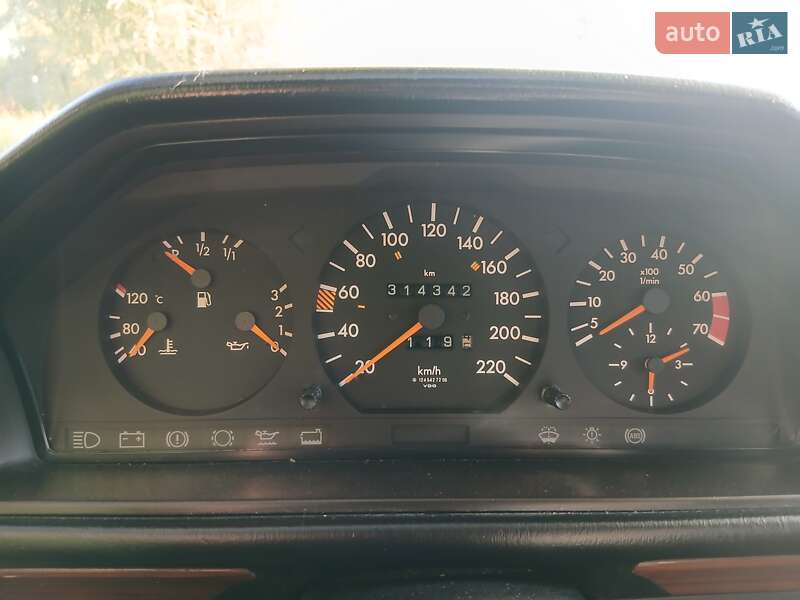 Седан Mercedes-Benz E-Class 1993 в Виннице