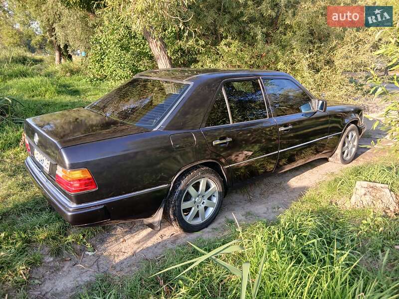 Седан Mercedes-Benz E-Class 1993 в Виннице
