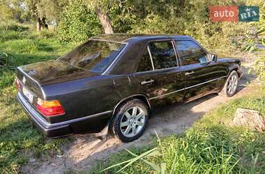 Седан Mercedes-Benz E-Class 1993 в 
