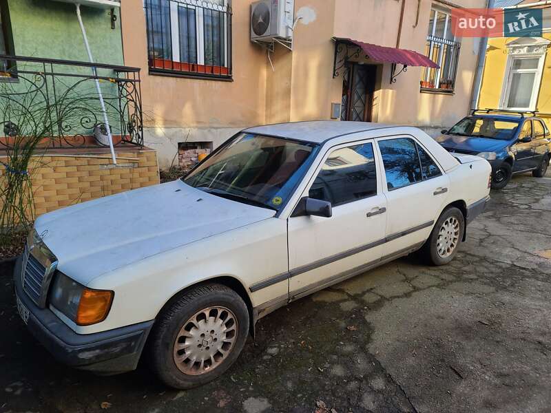 Mercedes-Benz E-Class 1985 Mercedes-Benz E-Class 1985