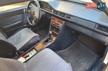Седан Mercedes-Benz E-Class 1985 в 
