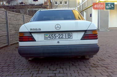 Седан Mercedes-Benz E-Class 1985 в 