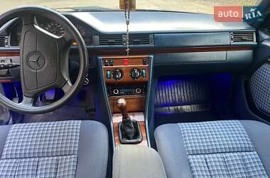 Седан Mercedes-Benz E-Class 1995 в 