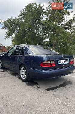 Седан Mercedes-Benz E-Class 2000 в 