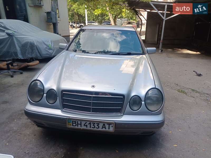 Mercedes-Benz E-Class 1999