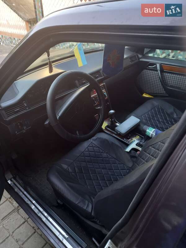 Седан Mercedes-Benz E-Class 1995 в Хмельницком