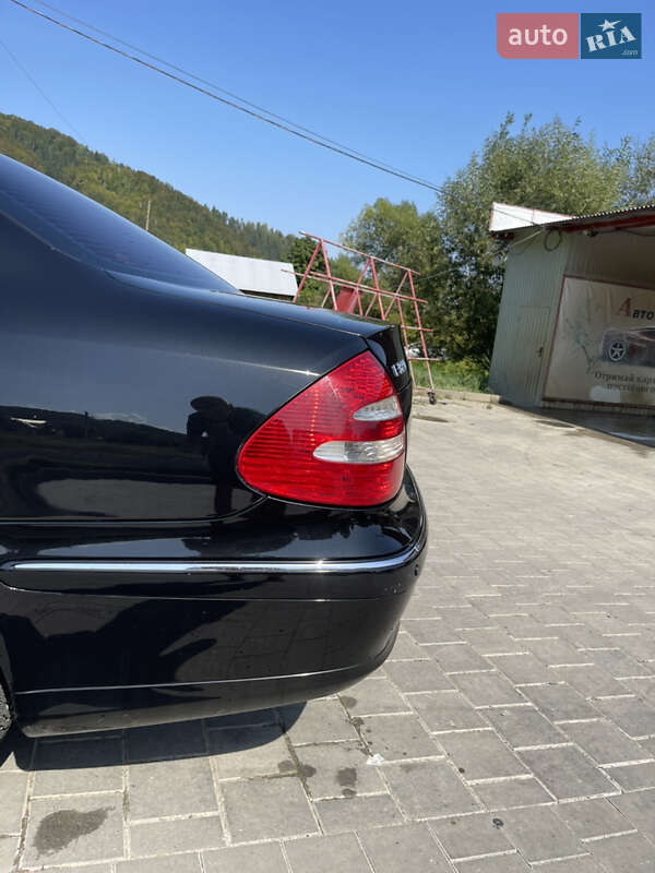 Седан Mercedes-Benz E-Class 2004 в Косове