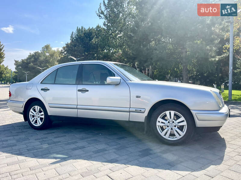 Седан Mercedes-Benz E-Class 1999 в Днепре