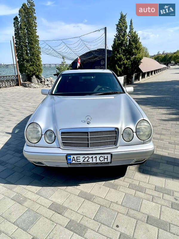 Седан Mercedes-Benz E-Class 1999 в Днепре