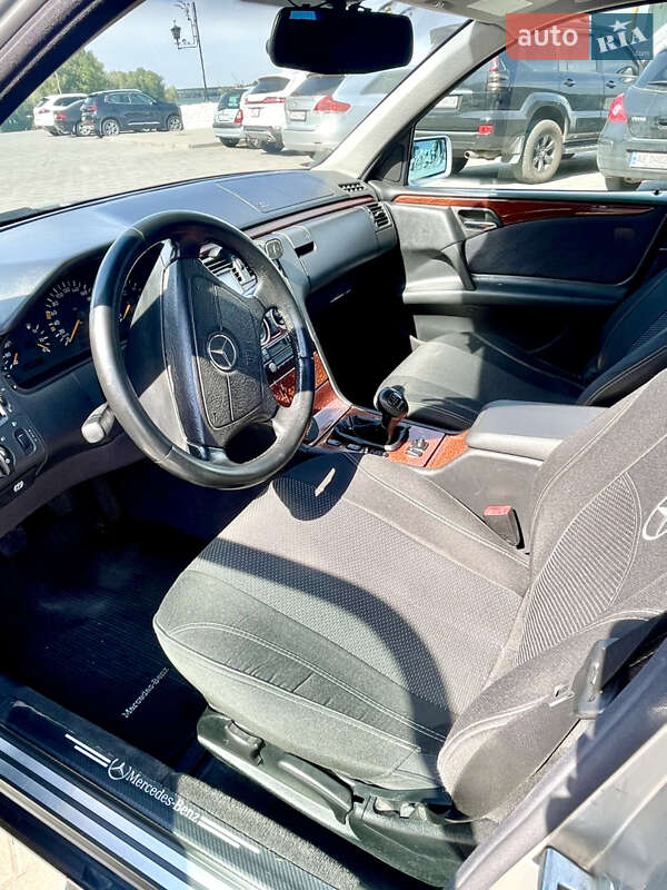 Седан Mercedes-Benz E-Class 1999 в Днепре