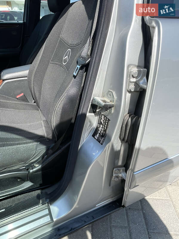 Седан Mercedes-Benz E-Class 1999 в Днепре