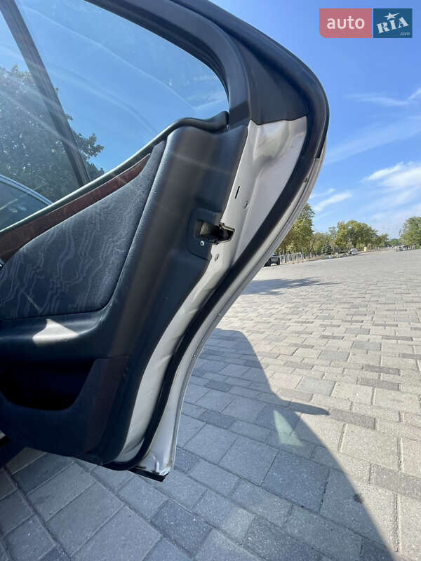 Седан Mercedes-Benz E-Class 1999 в Днепре