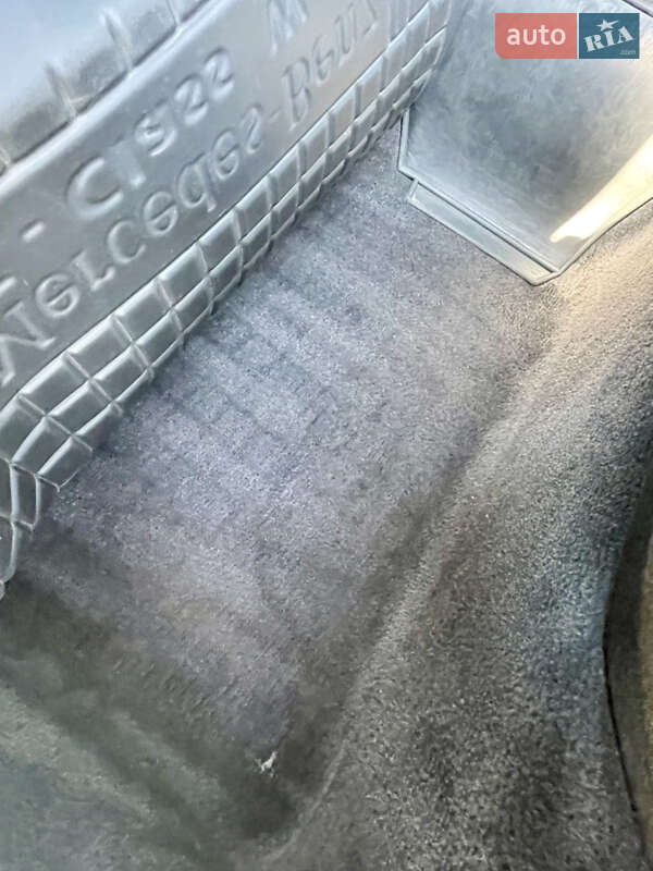 Седан Mercedes-Benz E-Class 1999 в Днепре