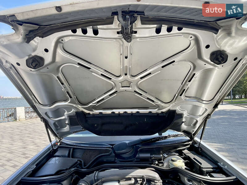 Седан Mercedes-Benz E-Class 1999 в Днепре