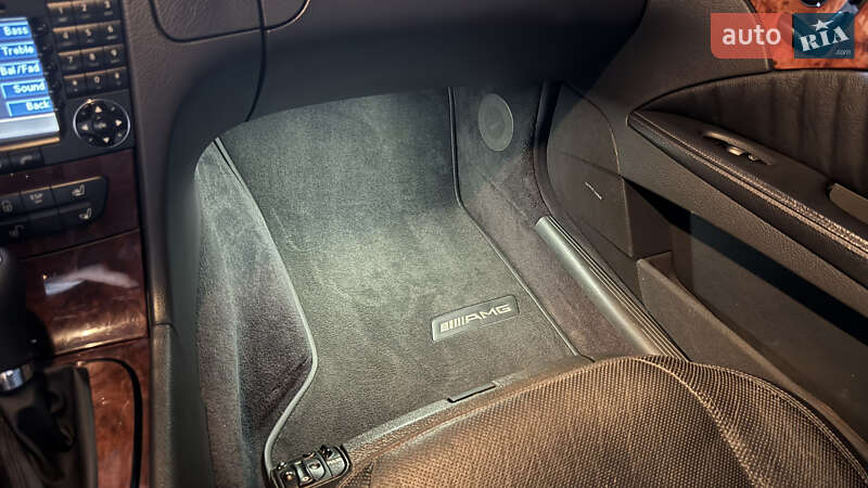 Седан Mercedes-Benz E-Class 2004 в Киеве