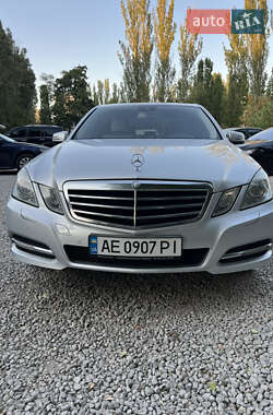 Седан Mercedes-Benz E-Class 2010 в Днепре