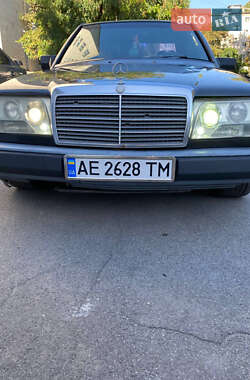 Седан Mercedes-Benz E-Class 1989 в 
