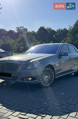 Седан Mercedes-Benz E-Class 2010 в Гайсине