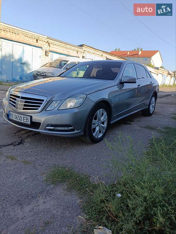 Седан Mercedes-Benz E-Class 2011 в Николаеве