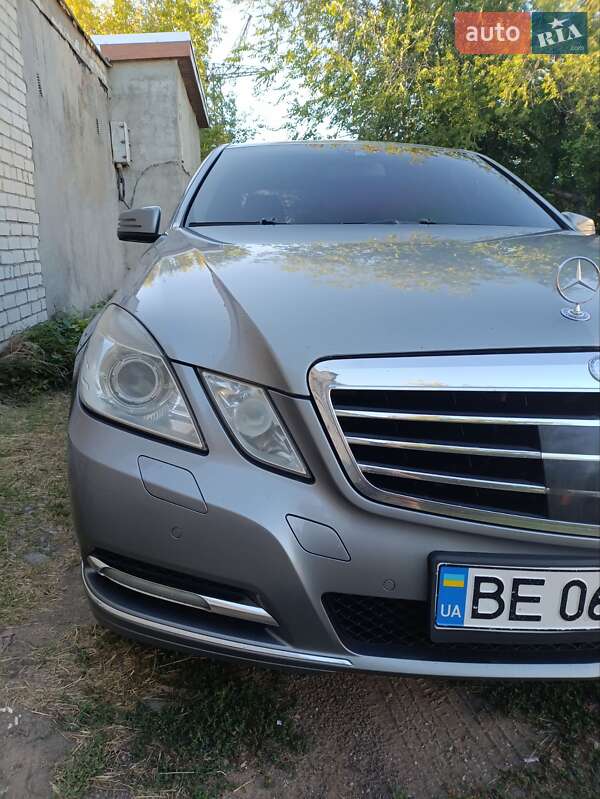 Седан Mercedes-Benz E-Class 2011 в Николаеве