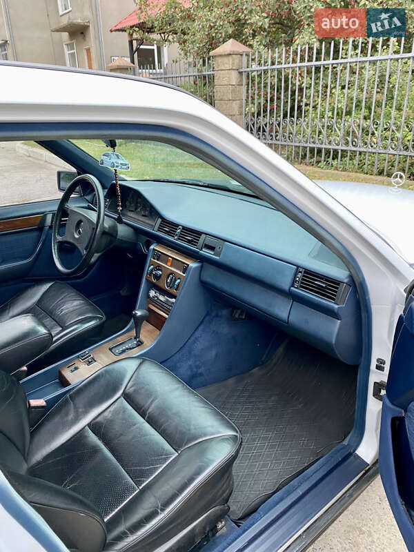 Седан Mercedes-Benz E-Class 1988 в Березному