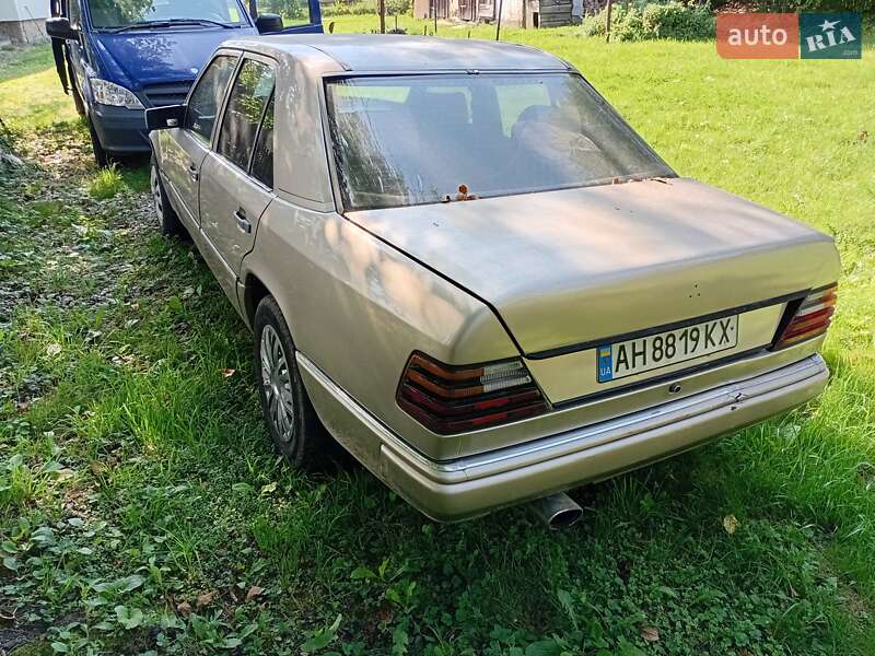 Седан Mercedes-Benz E-Class 1991 в Болехові фото 5 Седан Mercedes-Benz E-Class 1991 в Болехові