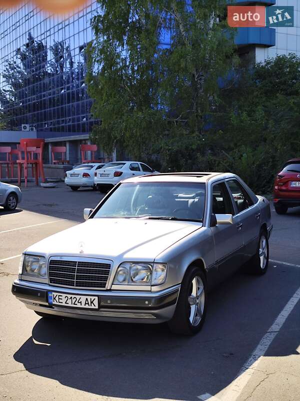 Седан Mercedes-Benz E-Class 1994 в Днепре