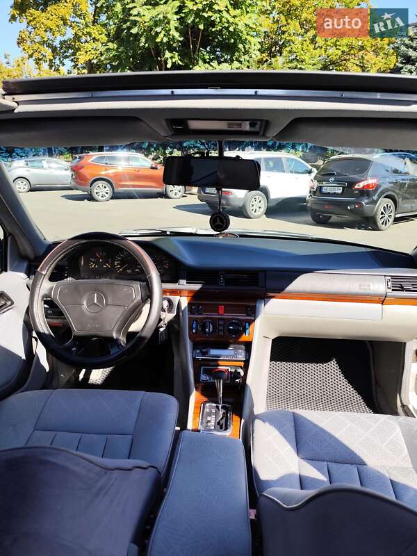 Седан Mercedes-Benz E-Class 1994 в Днепре
