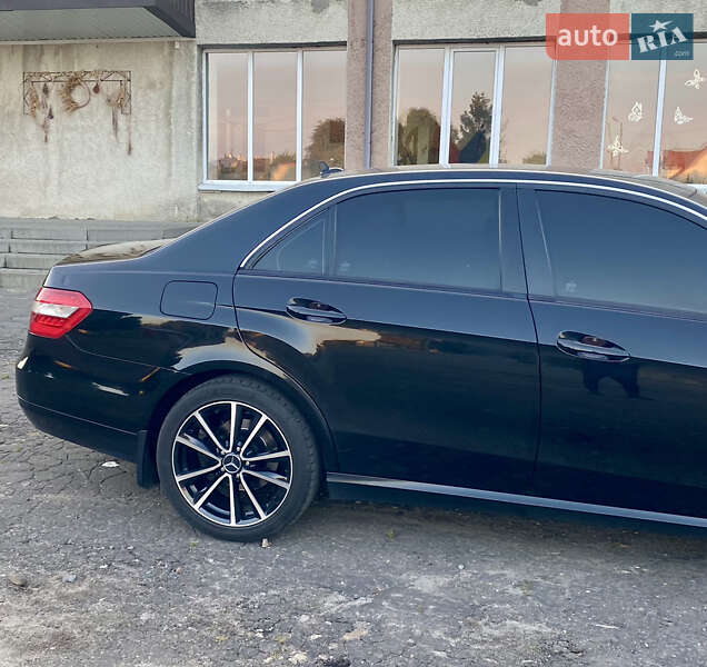 Седан Mercedes-Benz E-Class 2010 в Устилуге