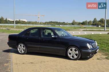 Седан Mercedes-Benz E-Class 2001 в 