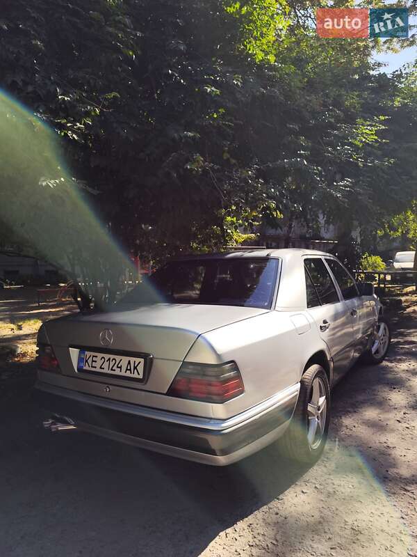 Седан Mercedes-Benz E-Class 1994 в Днепре